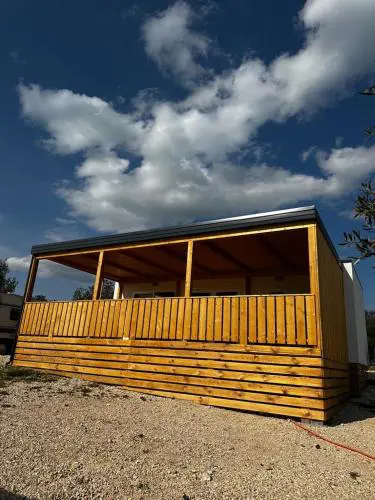 Avarka House, cozy family place, free parking and wifi, in Camp Dalmatino
