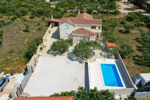 Holiday house in Drage with terrace, air conditioning, WiFi, washing machine (4884-1)