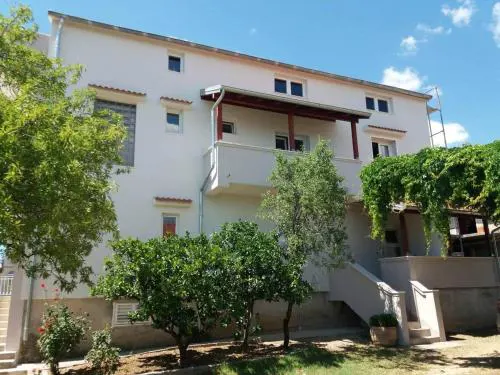 Apartments with parking space Sveti Filip i Jakov, Biograd - 18810