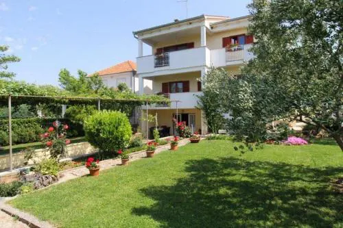 Apartments with parking space Sveti Filip i Jakov, Biograd - 19436