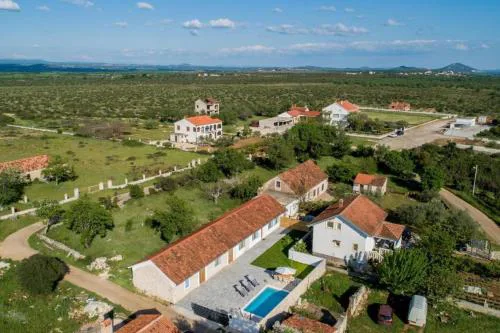 Family friendly house with a swimming pool Gornje Rastane, Biograd - 23137