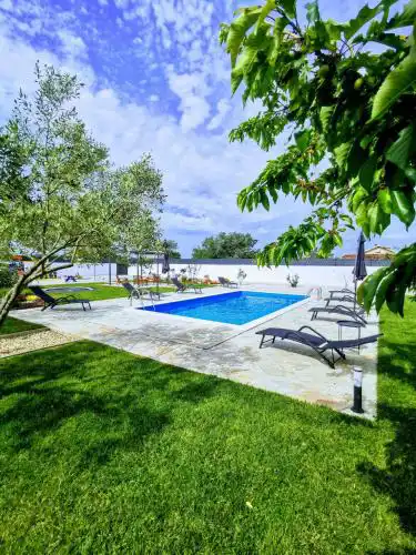 Holiday home Aprilis with pool, jacuzzi and sauna