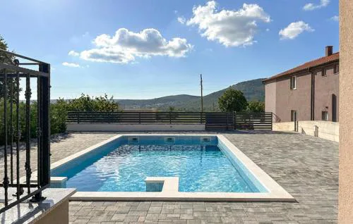 Awesome Home In Gorica