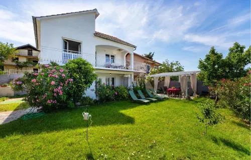 Lovely Home In Gornji Karin With Wifi