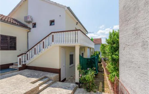 Stunning Apartment In Karin Gornji