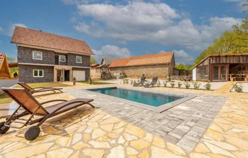 Nice Home In Gracac With Wifi