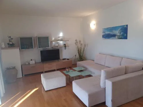 Three Bedroom Apartment With Terrace And Sea View