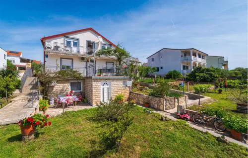 3 Bedroom Amazing Apartment In Jasenice