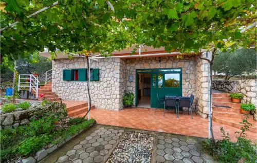 Amazing Apartment In Jasenice With Wifi