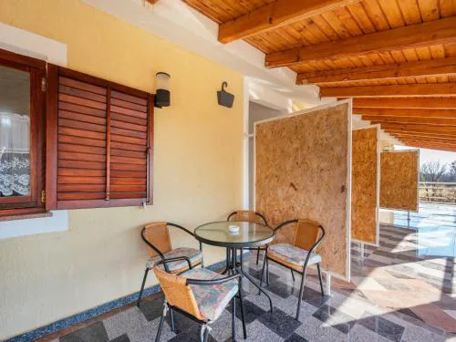 Beautiful Apartment in Jasenice near Sea