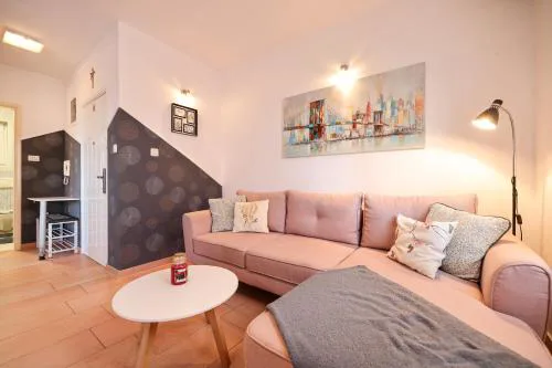 One bedroom apartment 50m from the sea