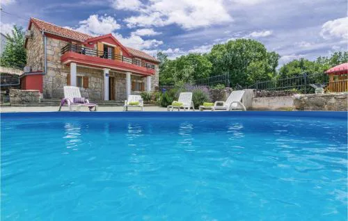 Three-Bedroom Holiday Home In Krusevo