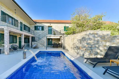Stone villa Didovi Snovi with heated pool