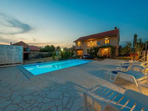 Holiday Home in Lisicic with Pool