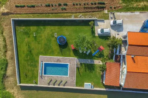 House Rose with Garden and Pool