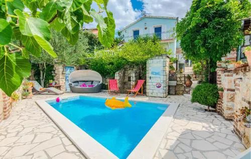 Cozy Home In Maslenica With Kitchen
