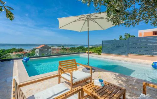 Four-Bedroom Holiday Home Maslenica With Sea View 01