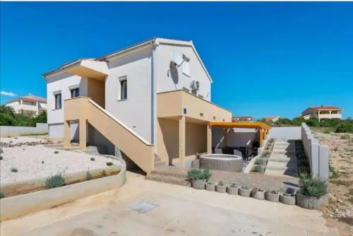 HOLIDAY HOME LUANA