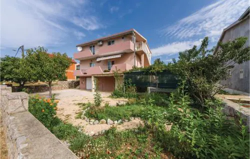 Three-Bedroom Apartment In Maslenica