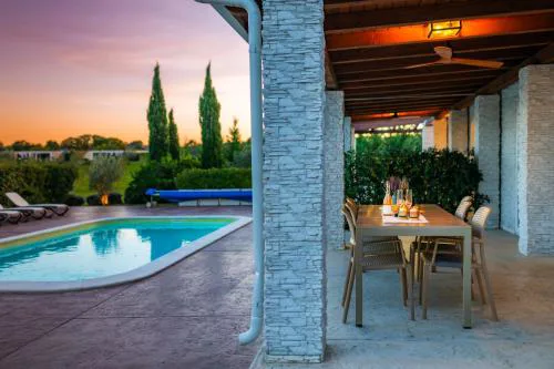 Villa Almond