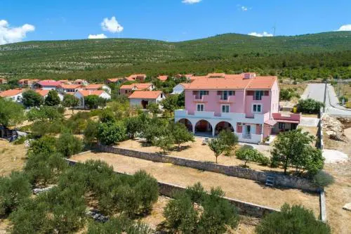 Family friendly apartments with a swimming pool Krusevo, Novigrad - 23039
