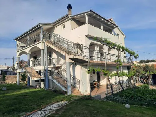 Apartments with parking space Pakostane, Biograd - 14054