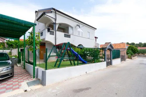 Apartments with parking space Pakostane, Biograd - 19889