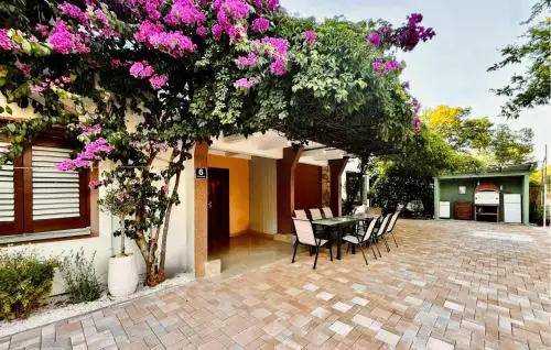 Beautiful Apartment In Pakostane