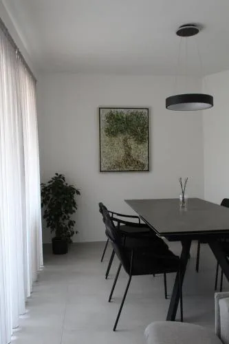 Modern and spacious 2 bedroom apartment