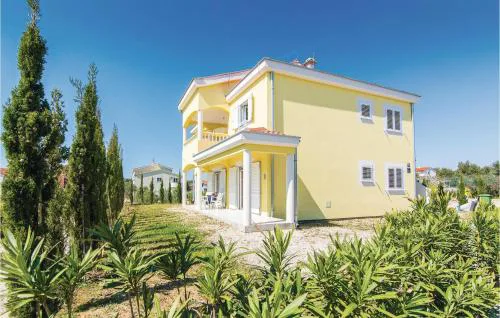 One-Bedroom Apartment In Pakostane