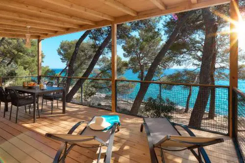 Pine Beach Pakostane Glamping Homes - All Inclusive light
