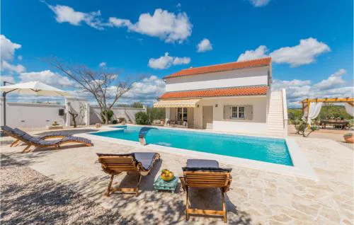 Awesome Home In Polaca With Kitchen