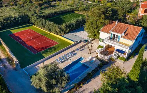 Beautiful Home In Polaca With Wifi