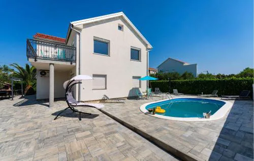 Cozy Home In Polaca With Wifi