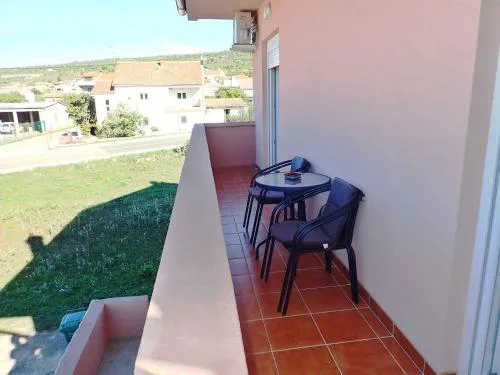 Apartment in Posedarje 37105