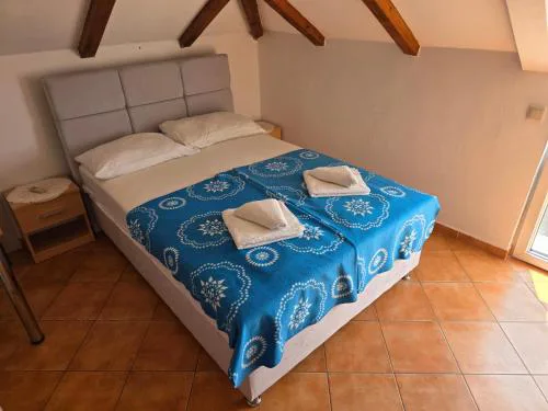 Apartments & rooms Lucie