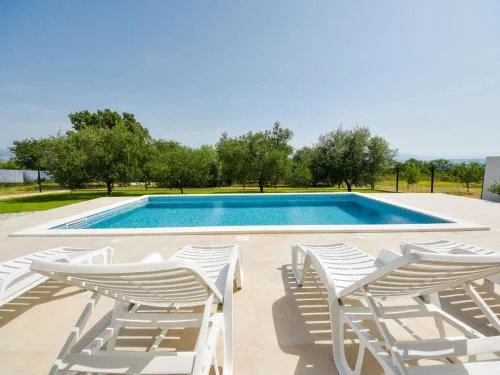 Holiday Home Elena by Interhome