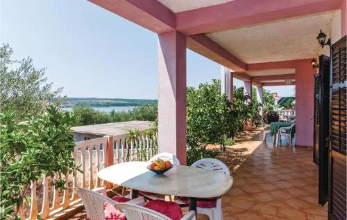 One-Bedroom Apartment In Posedarje