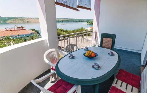 Three-Bedroom Apartment In Posedarje