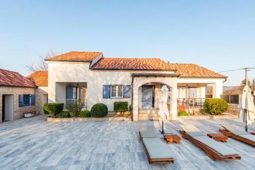 Villa Niko with heated pool