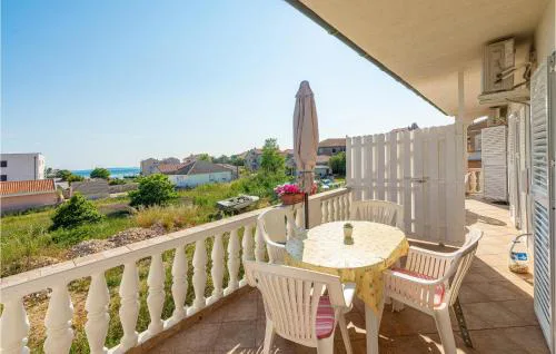 1 Bedroom Cozy Apartment In Privlaka