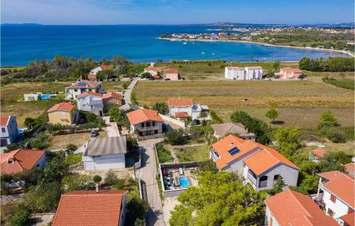 4 Bedroom Stunning Home In Privlaka