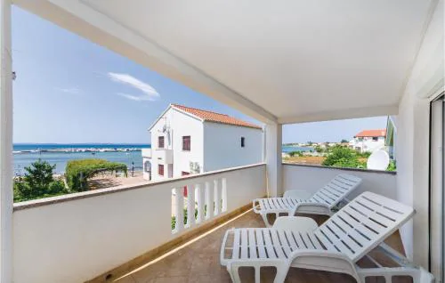 5 Bedroom Awesome Home In Privlaka