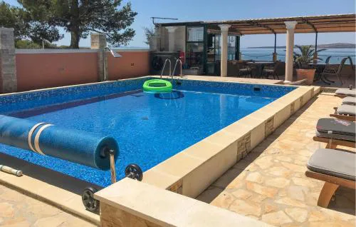 Amazing Apartment In Privlaka