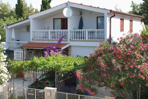 Apartments with parking spaces Sabunike, Zadar - 6258
