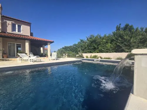 Casa di Marko-NEW MODERN RUSTIC HOUSE with pool AND SPACIOUS GARDEN!