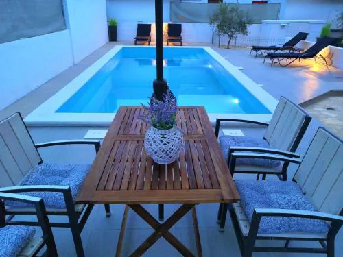 Cypress Tree Holiday Apartments