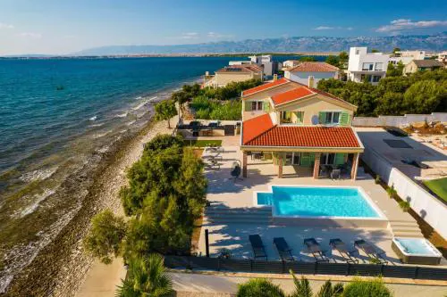 Exclusive luxury Villa with glorious sea view - by TA Leut Agency