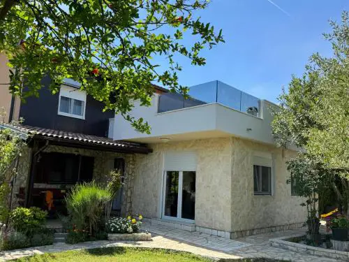 Holiday House K&K