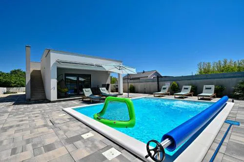 Holiday house Sara with heated pool